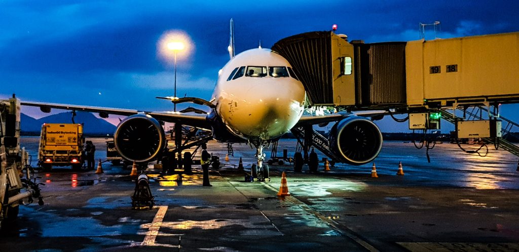 airplane boarding passengers